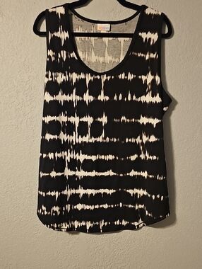 LuLaRoe Black & White Tie-Dye Scoop Neck Tank
